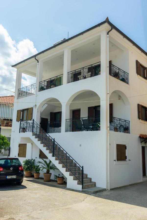 Katerina & Elia'S Family House Apartment Leonidio Luaran gambar
